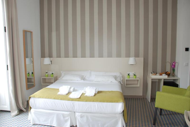 Deluxe Double Room image 4