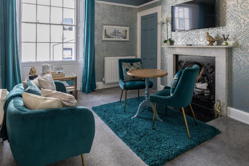 Deluxe King Room - Spring image 3