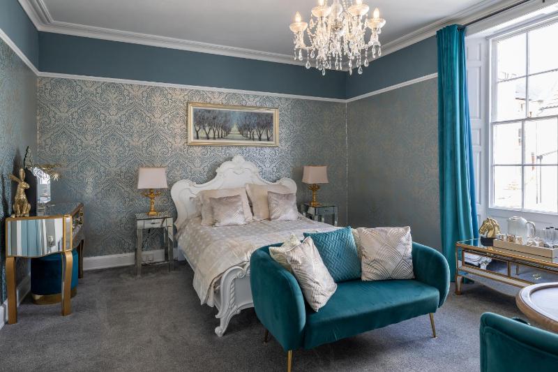 Deluxe King Room - Spring image 4