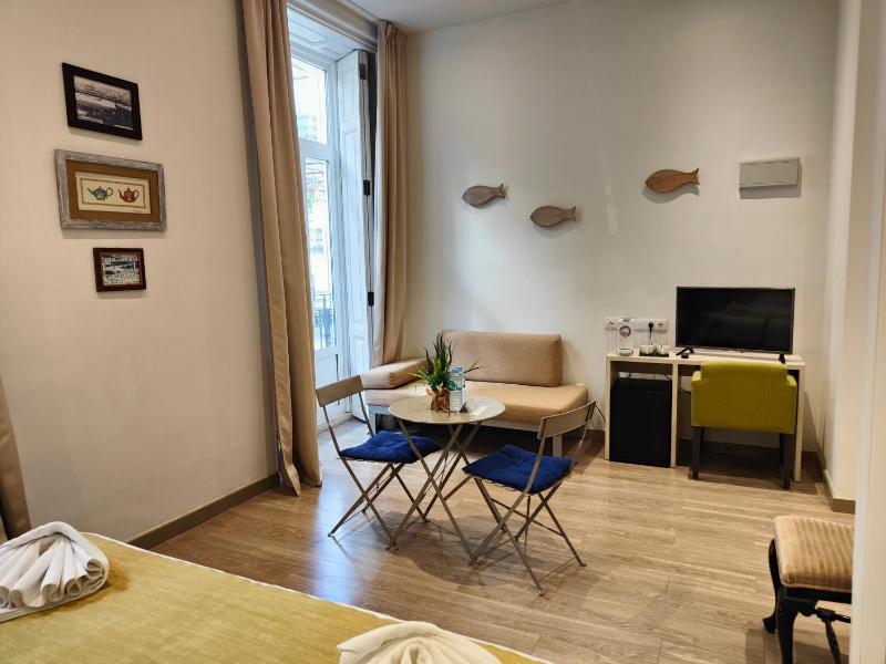 Superior Triple Room image 3