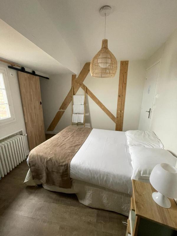 Small Double Room image 1