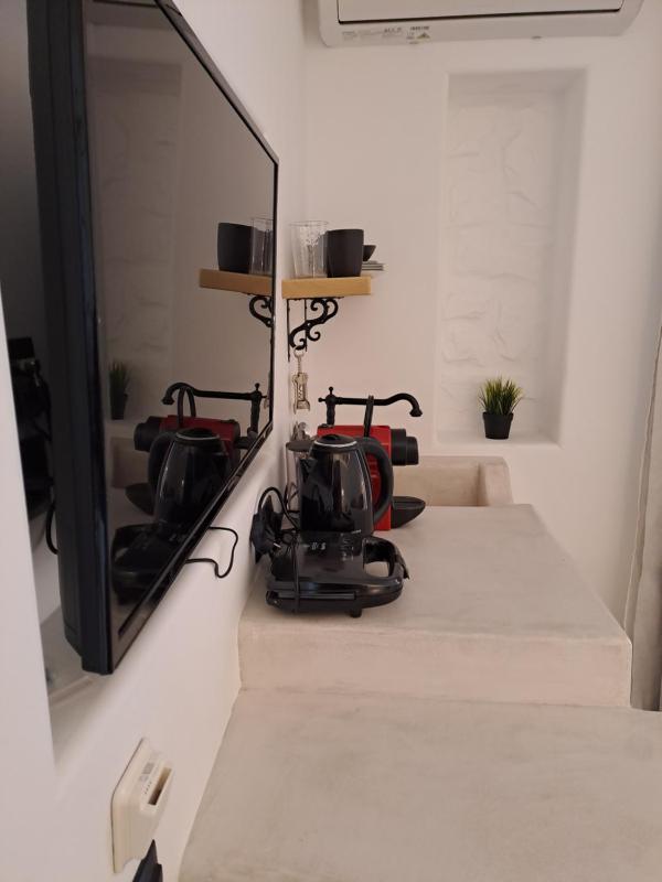 One-Bedroom Apartment image 4