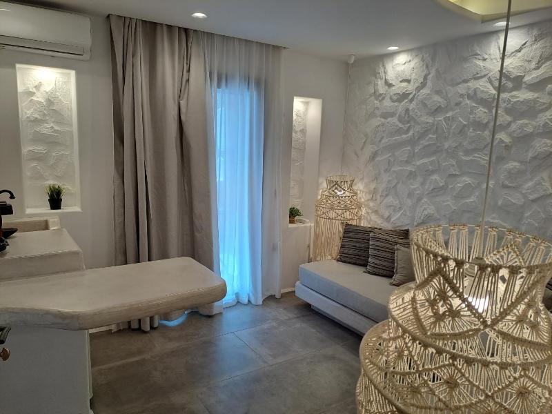 One-Bedroom Apartment image 2