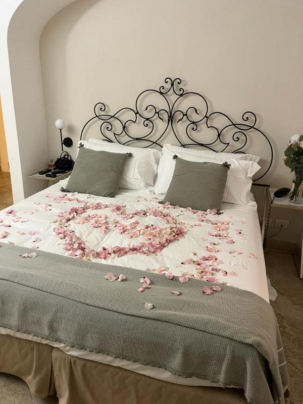 Deluxe Double or Twin Room with Sea View image 2