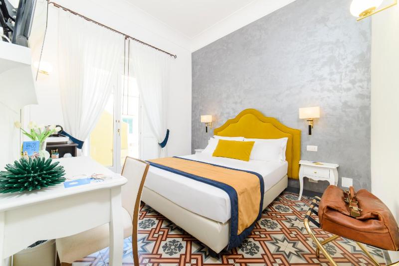 Double Room with Balcony image 1