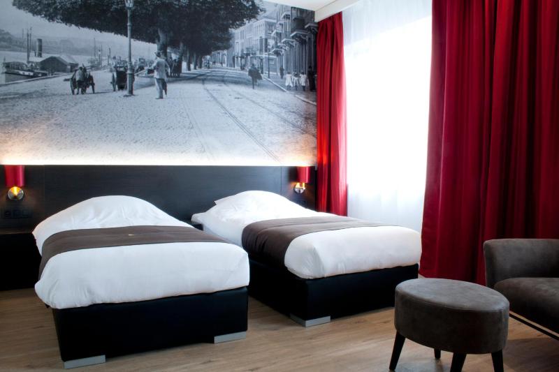 Deluxe Twin Room image 3