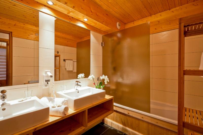 Suite with Garden View image 3