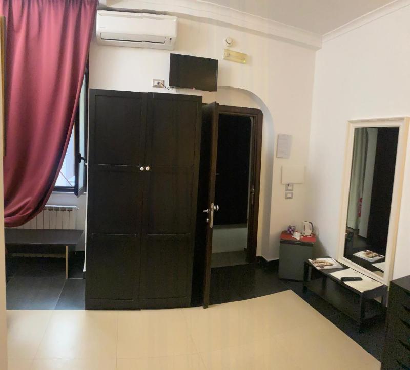 Economy Single Room image 3