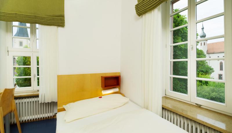 Single Room image 3