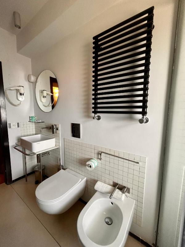 Double or Twin Room image 4
