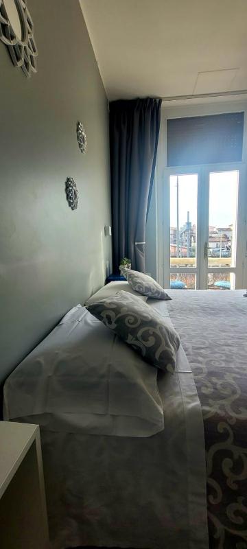 Double Room image 3