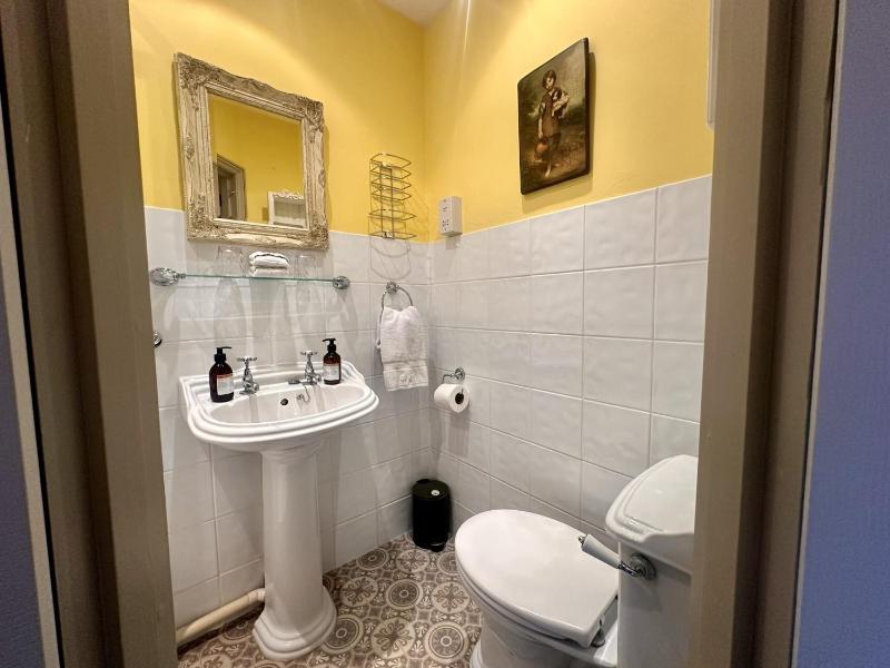 Double Room with Private Bathroom image 4