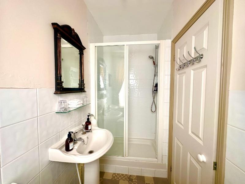Superior King Room image 4