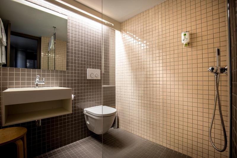 Twin Room image 4