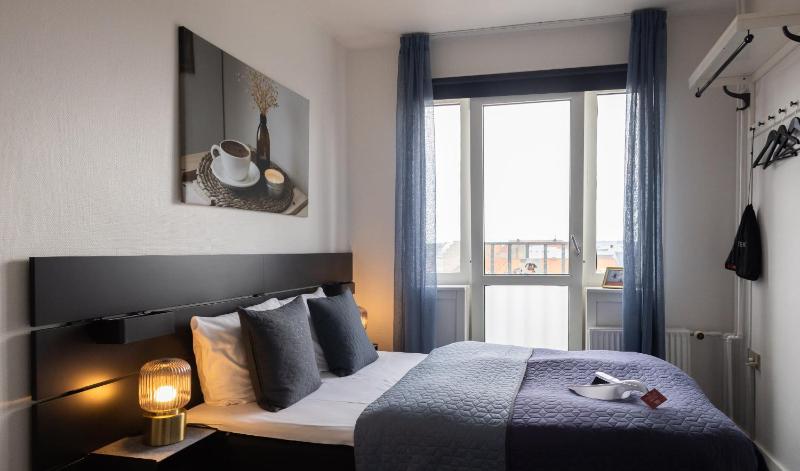 Small Double Room image 1