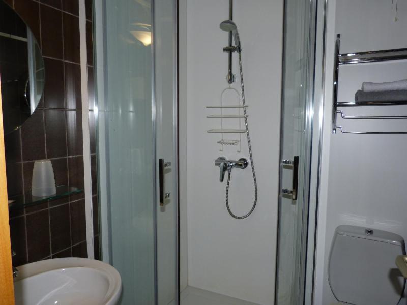 One-Bedroom Apartment image 2