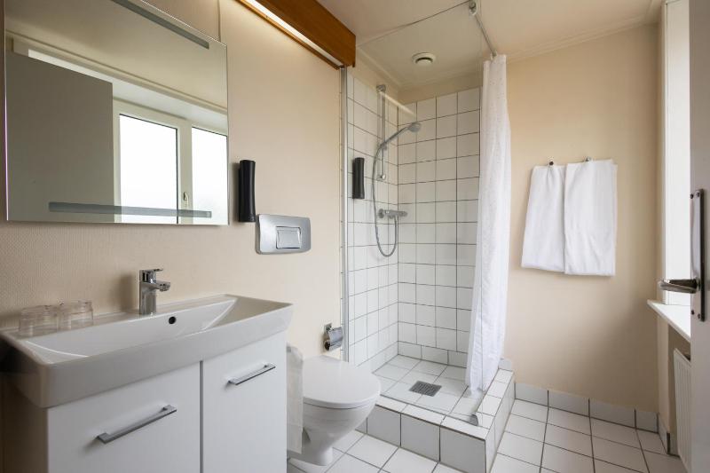 Standard Double Room image 2