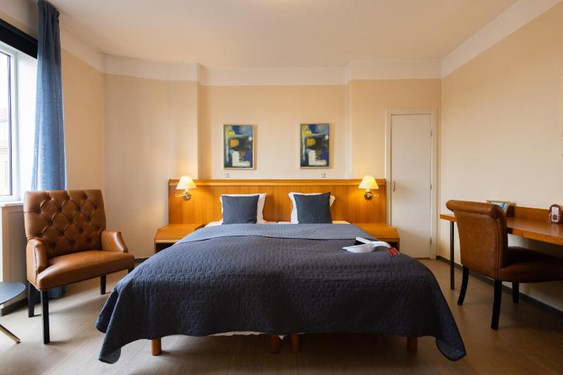 Business Double or Twin Room image 4