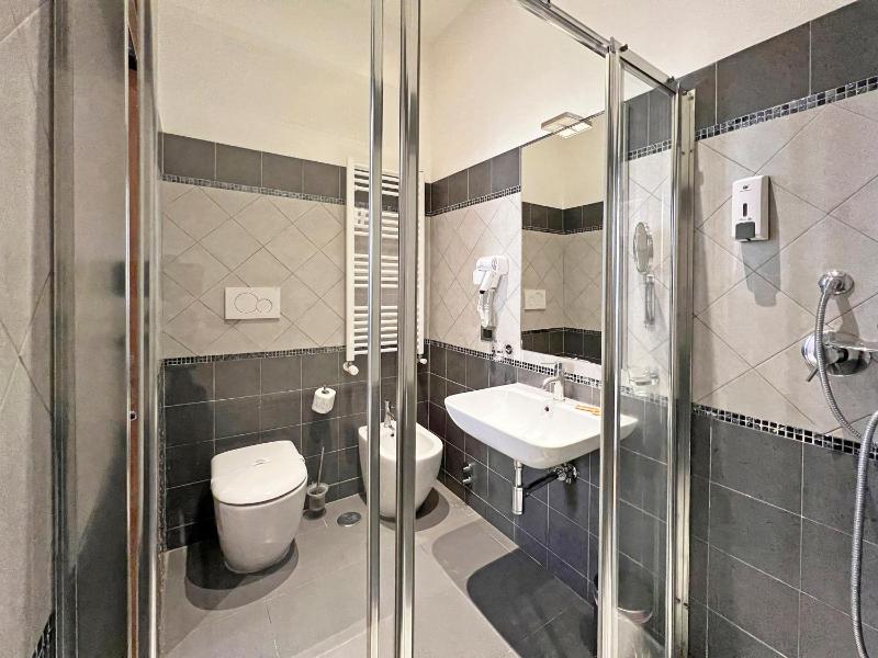 Superior Triple Room image 3