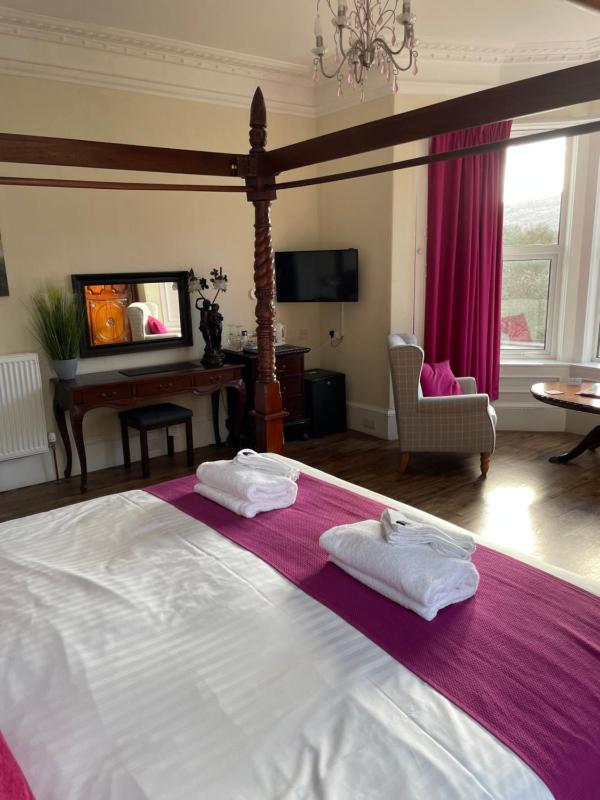 Four Poster Room image 3