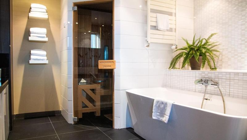 Coral Suite - with Sauna image 4