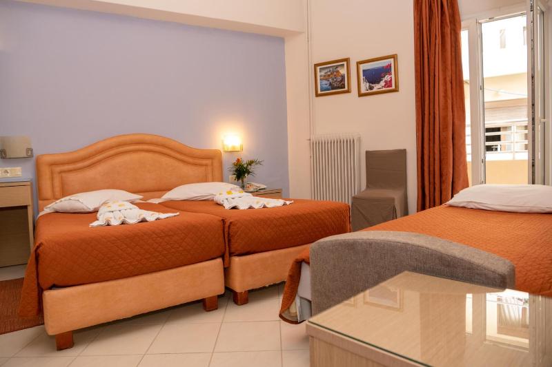 Triple Room with City View image 2