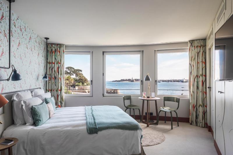 Deluxe Double Room with Sea View image 4
