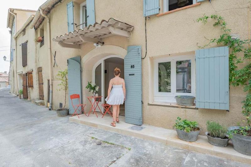 LA SUITE D’AMOUR Cucuron : une maison de village. Images