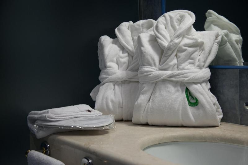 Junior Suite (2 Adults) with Spa Access and Hill View image 2