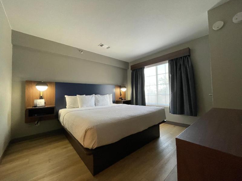 King Suite - Non-Smoking image 2