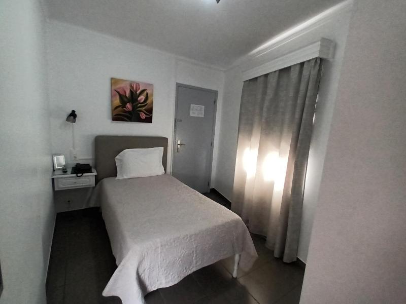 Single Room image 3