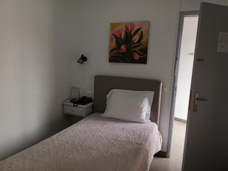 Single Room image 4