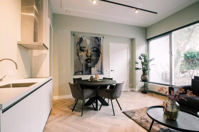 Luxurious Apartment With Garden Hendrik's Images