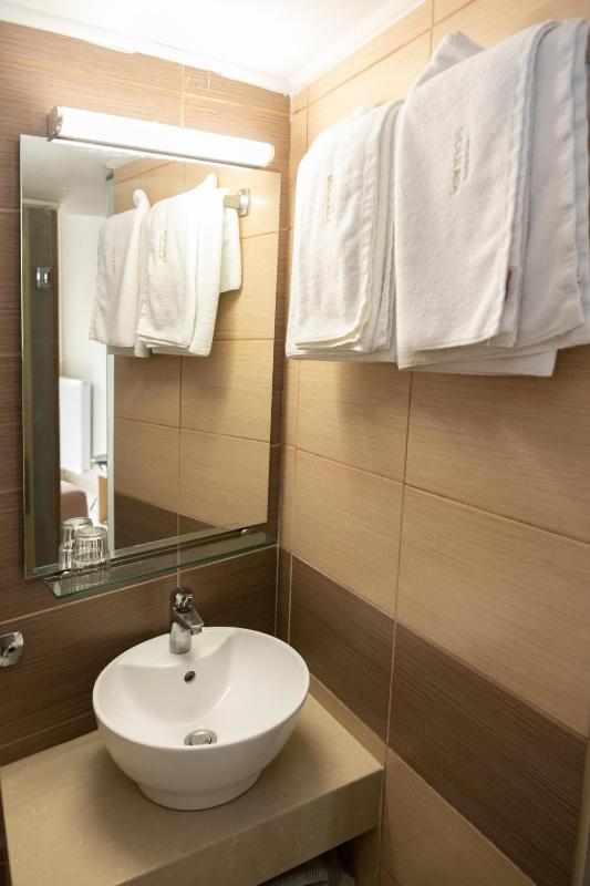 Double or Twin Room with City View image 2