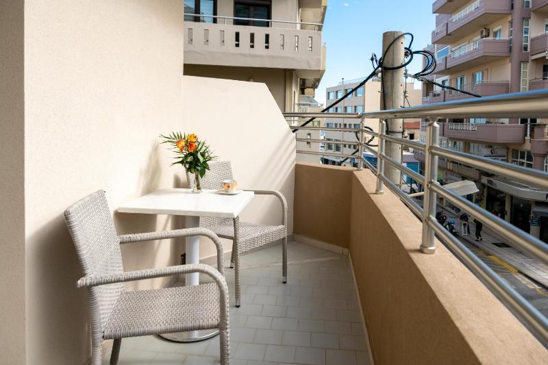 Double or Twin Room with City View image 3