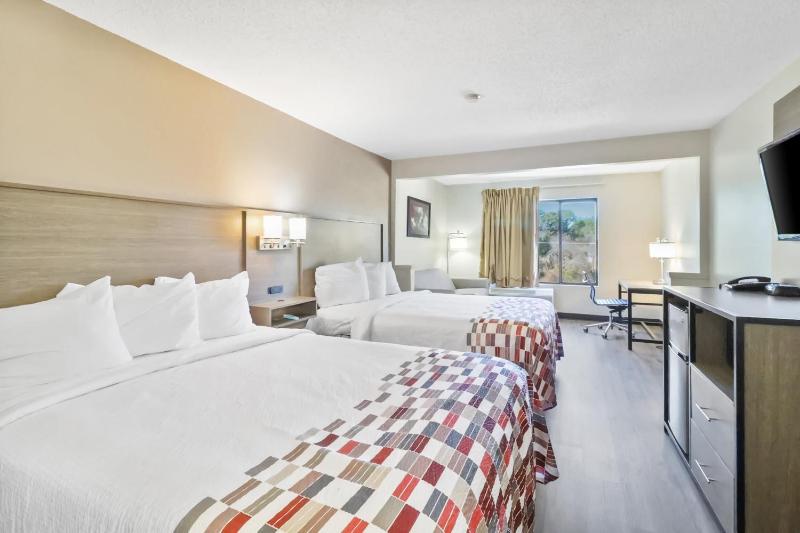 Deluxe Room with Two Queen Beds Non-Smoking image 4