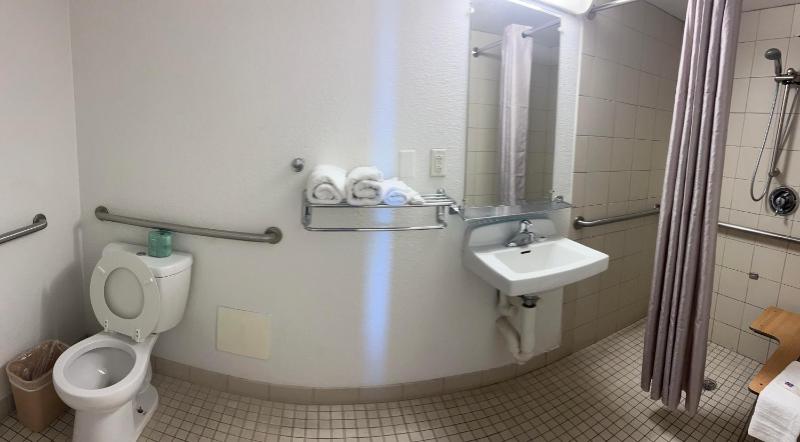 Double Room with Two Double Beds and Roll-In Shower - Mobility Accessible image 3