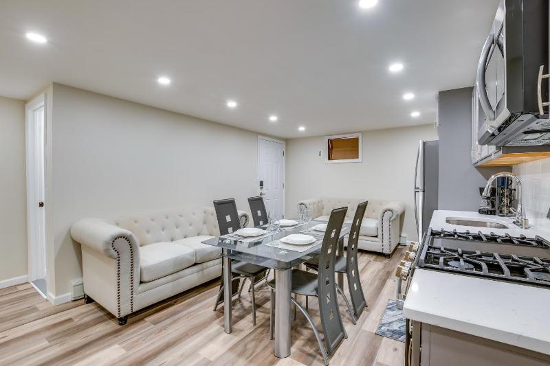 Central Newark Apartment 1 Mi to Downtown! Images