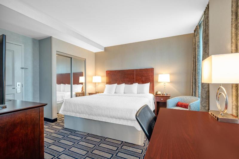 King Room with King Bed - Non-Smoking image 2