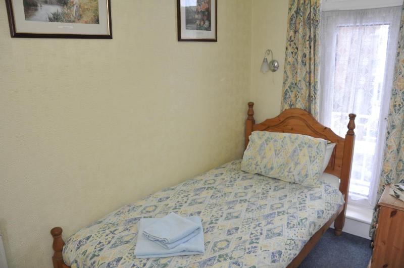 Single En-Suite Room   image 3