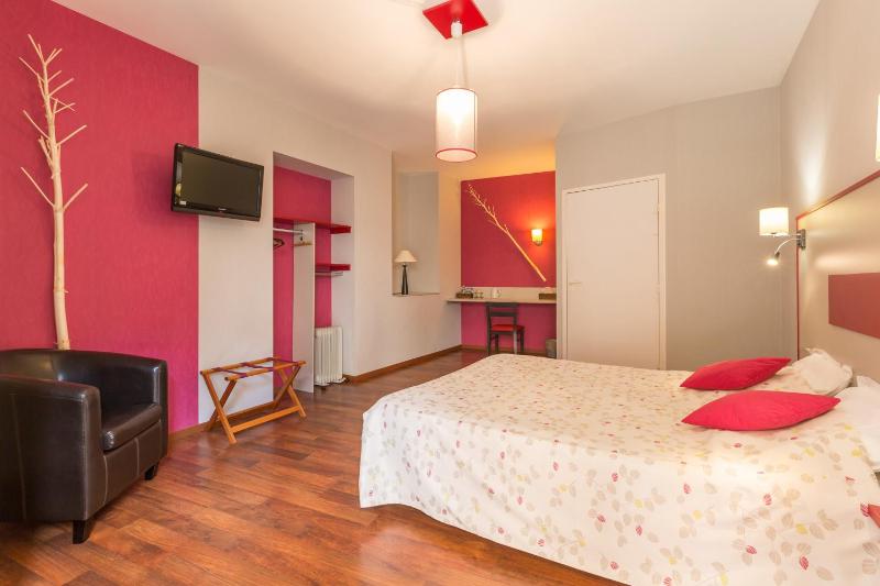 Standard Double Room image 3