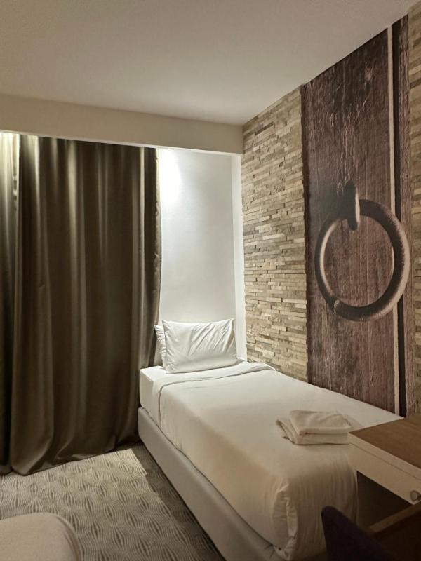 Triple Room with Balcony image 4