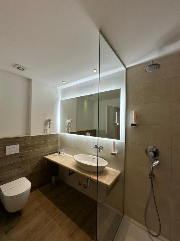 Triple Room with Balcony image 2