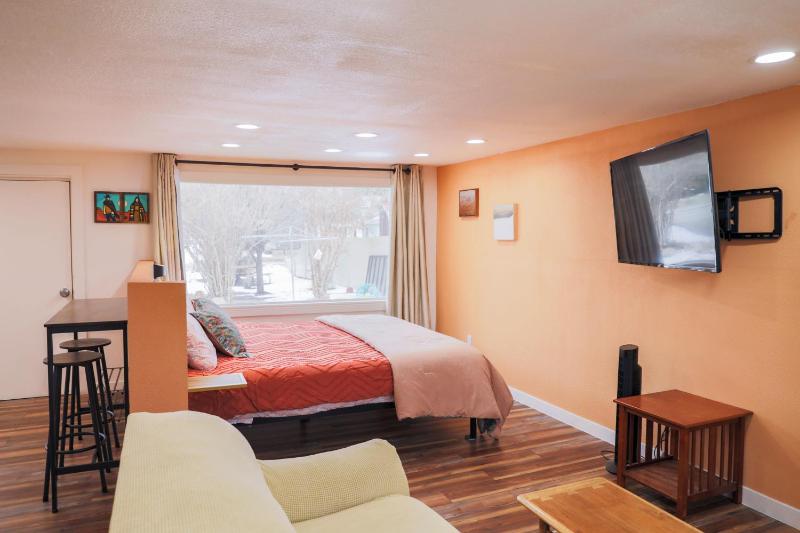 One-Bedroom Apartment image 1