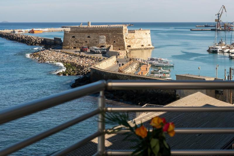 Double or Twin Room with Sea View image 4
