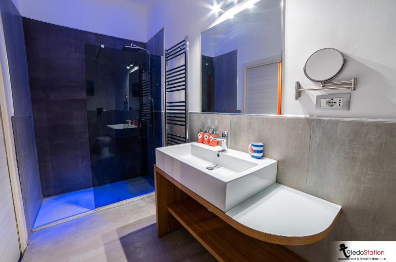 Deluxe Double Room with Balcony image 4