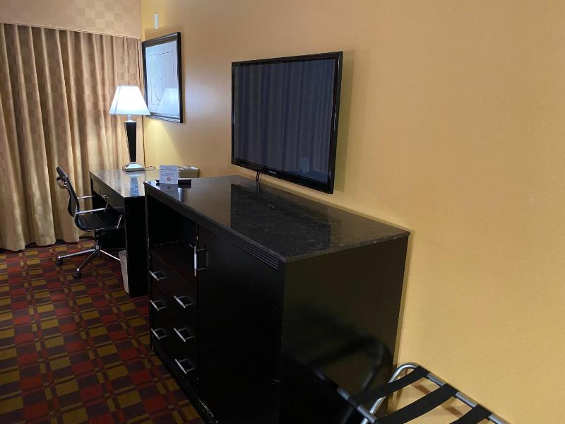 King Room - Non-Smoking image 3