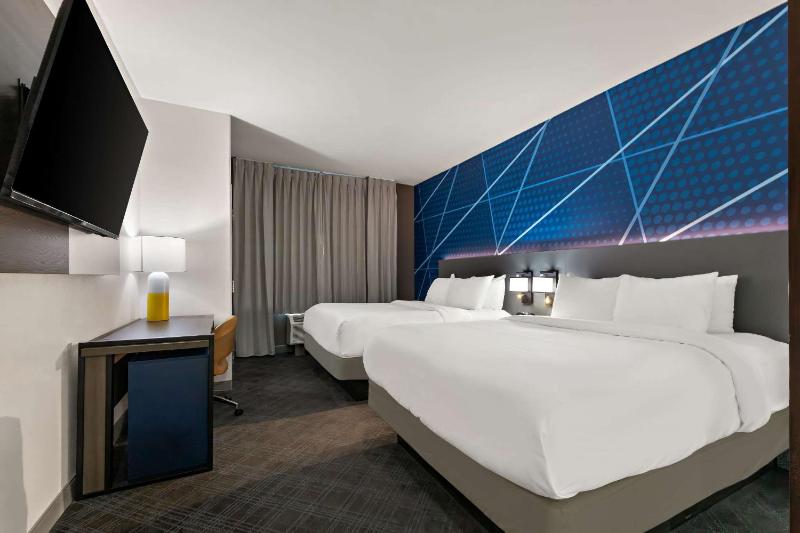 Queen Suite with Two Queen Beds - Non-Smoking image 3