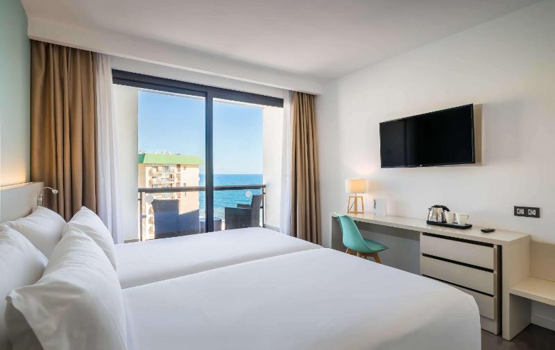 Deluxe Double or Twin Room Terrace with Sea Side View image 1
