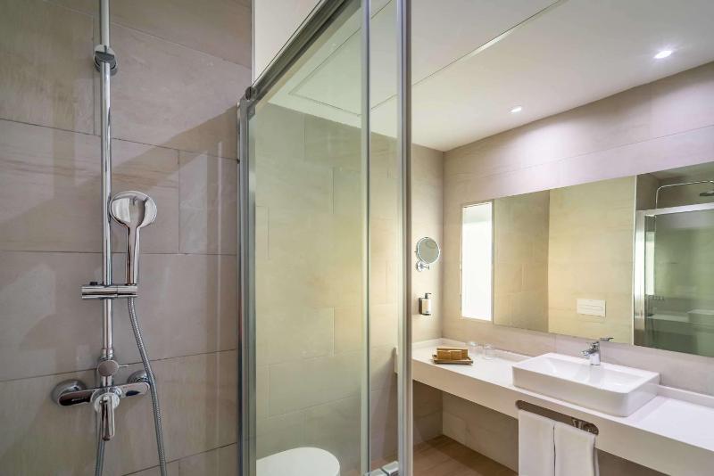 Superior Double or Twin Room Terrace with Side Sea View image 2
